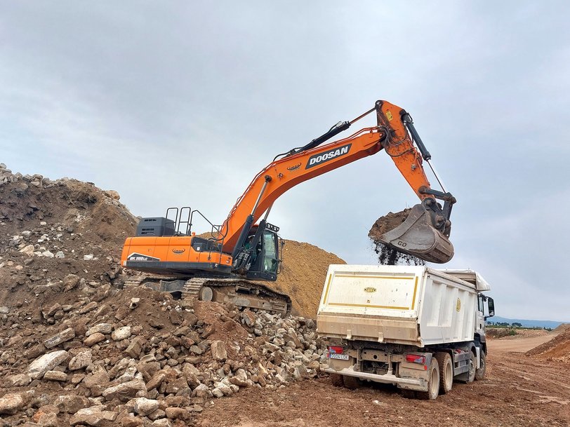New Doosan DX380LC-7 Excavator at Spanish Recycling Plant